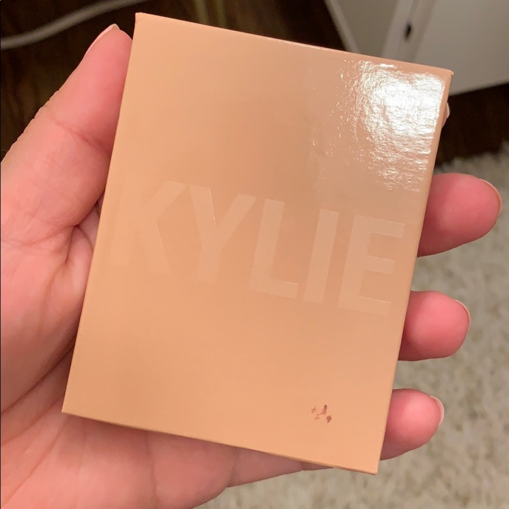 Kylie cosmetics highlighter